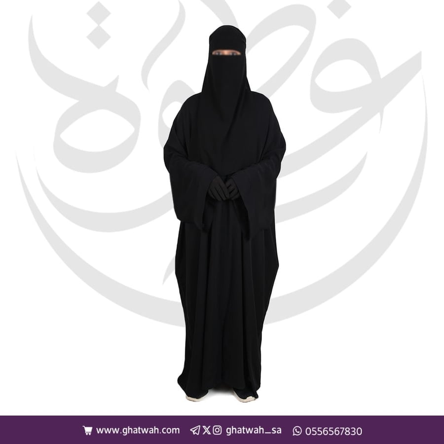 عباية كتف المصممة زرار من الأمام