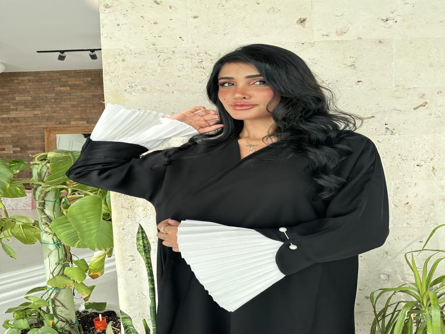 عباية سوداء واسعة