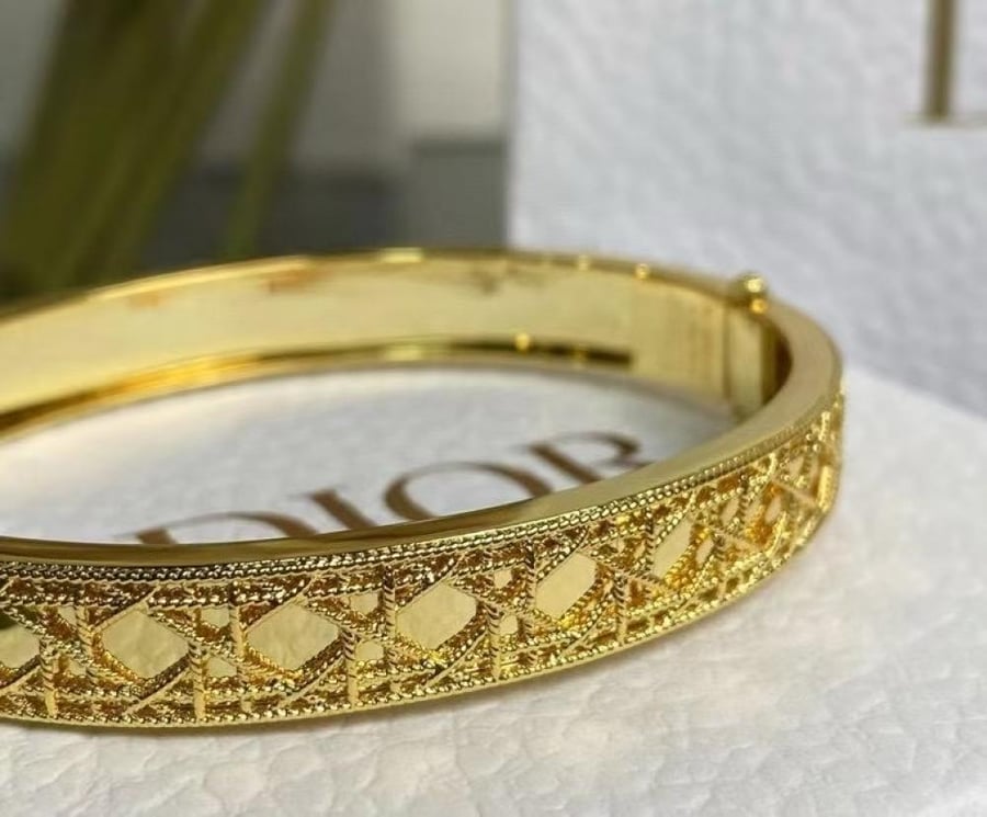 Bracelet of brand (DIOR)