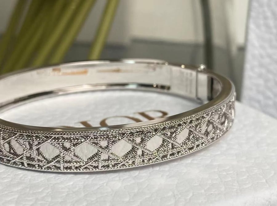 Bracelet of brand (DIOR)