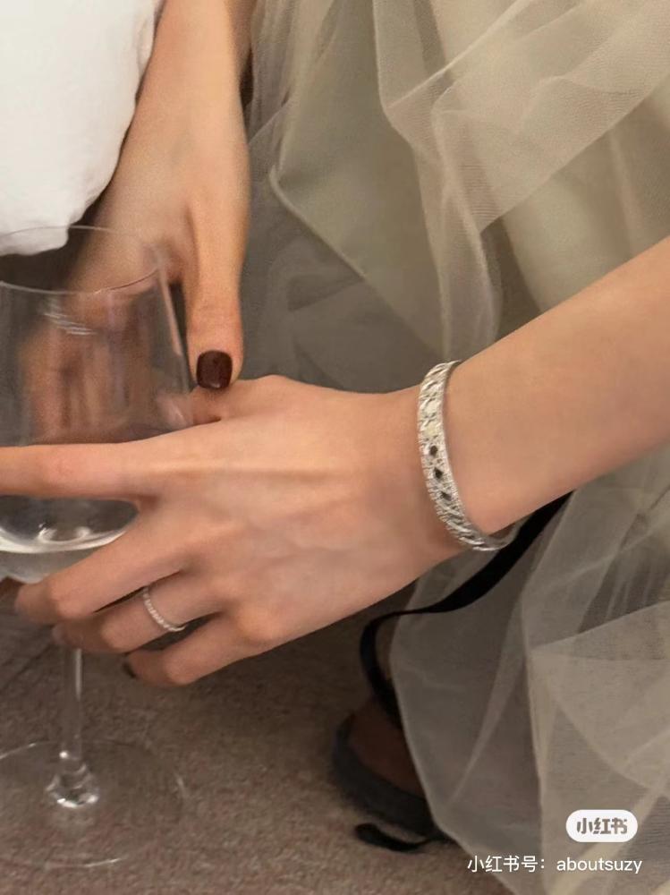 Bracelet of brand (DIOR)