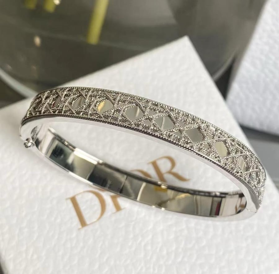 Bracelet of brand (DIOR)