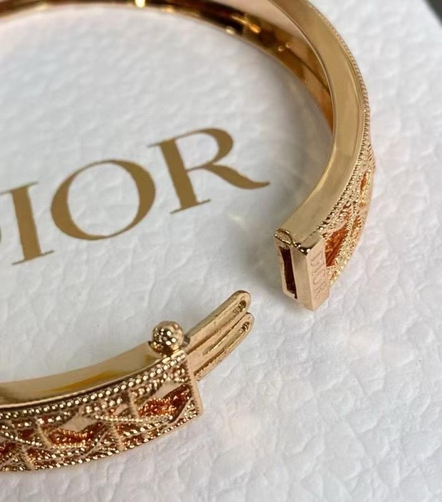 Bracelet of brand (DIOR)