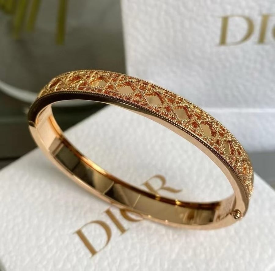 Bracelet of brand (DIOR)
