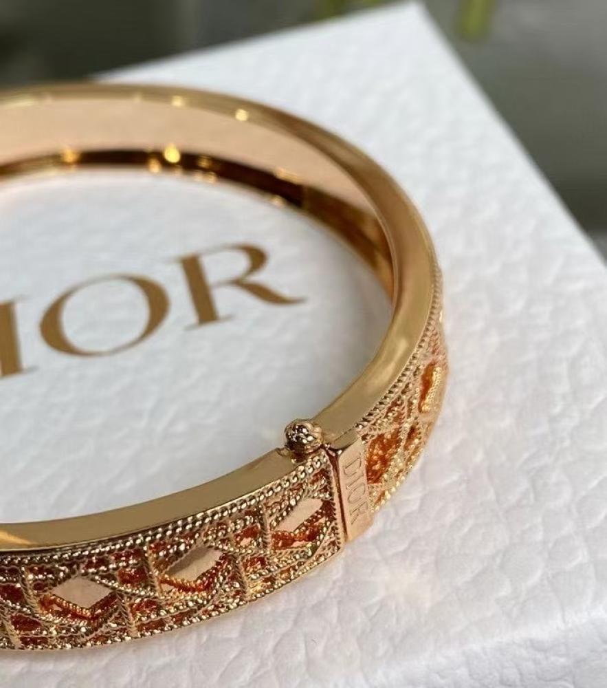 Bracelet of brand (DIOR)