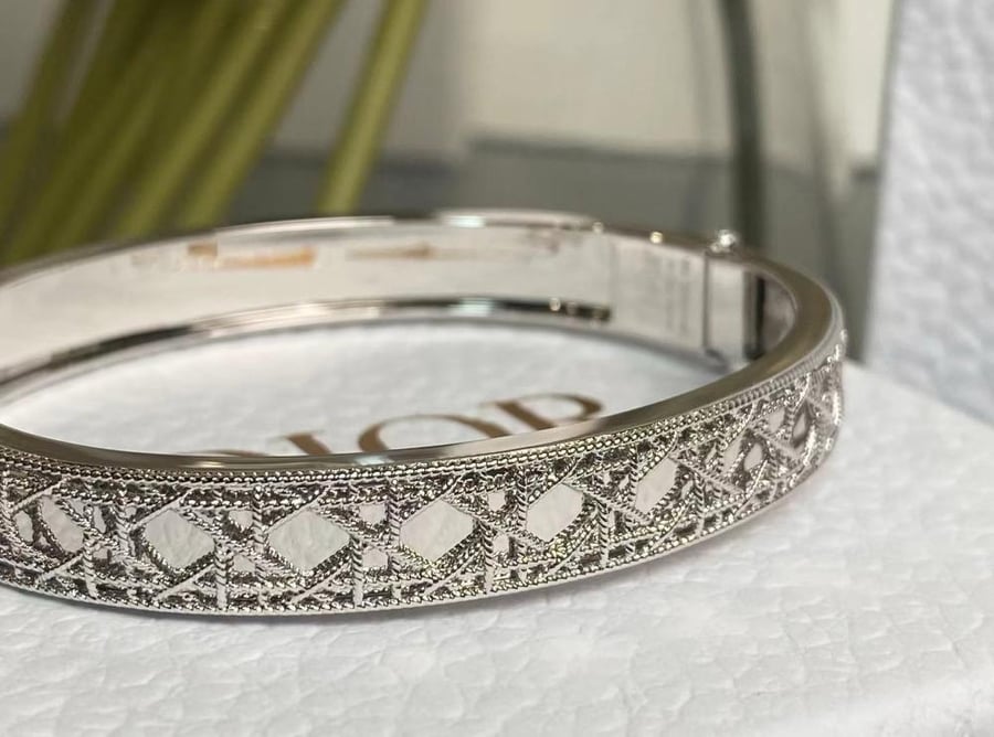 Bracelet of brand (DIOR)