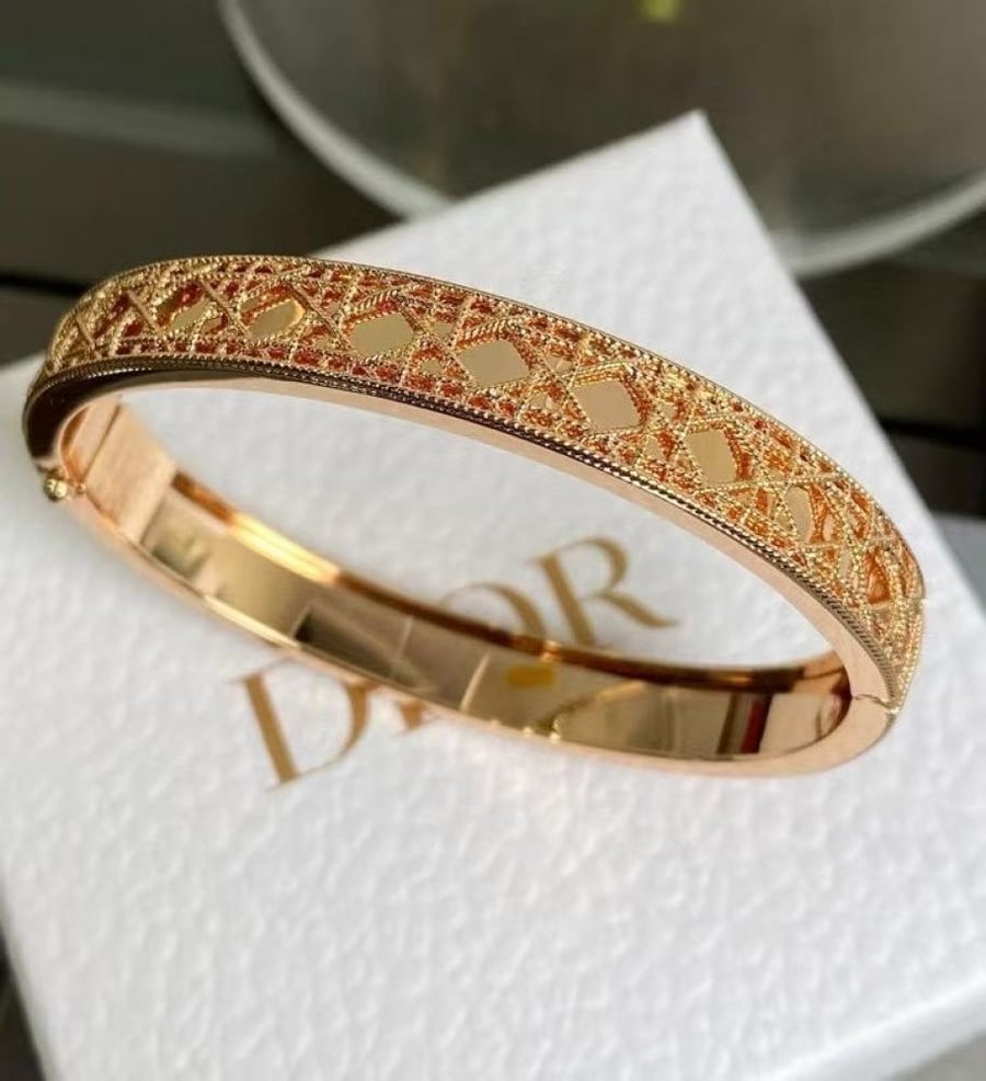 Bracelet of brand (DIOR)