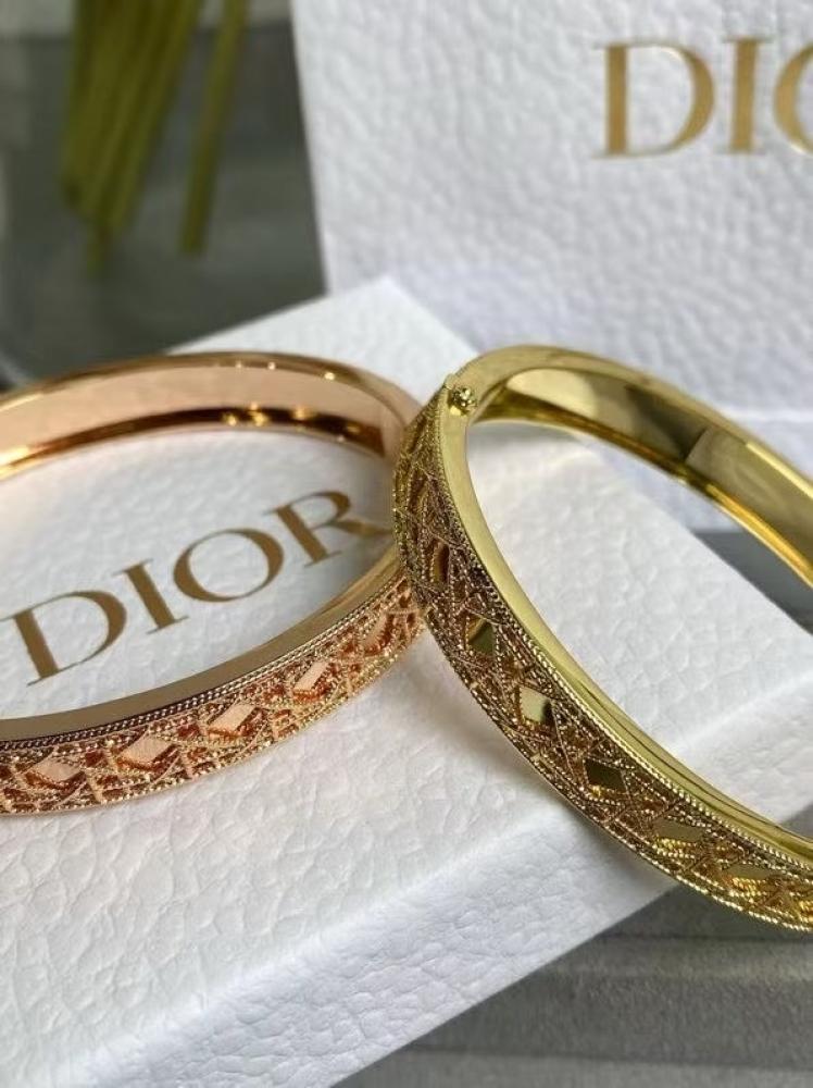 Bracelet of brand (DIOR)