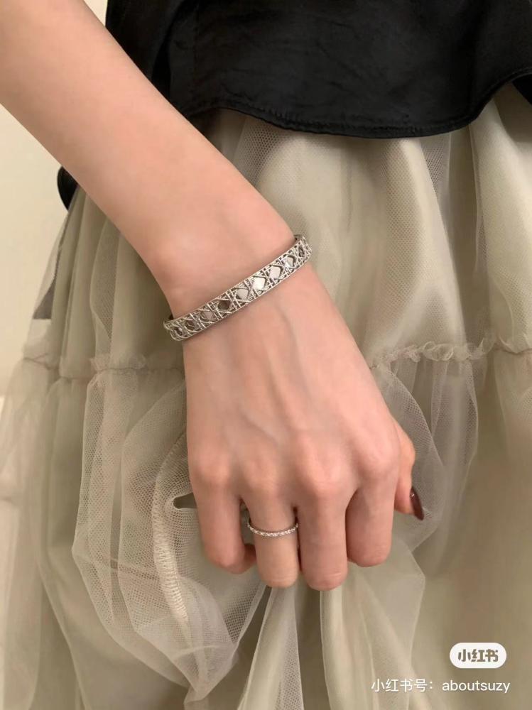 Bracelet of brand (DIOR)