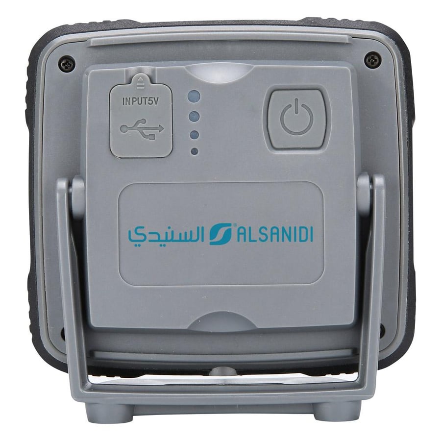 كشاف مخيمات LED رمادي من السنيدي بواجهة خلفية تظهر منفذ شحن Type C