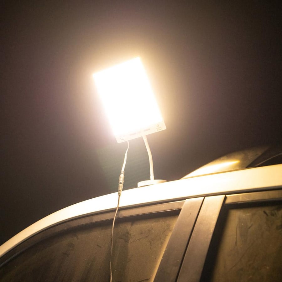 لمبة إضاءة LED COB مثبتة مغناطيسي ا على سيارة تضيء بقوة 3200 لومن في