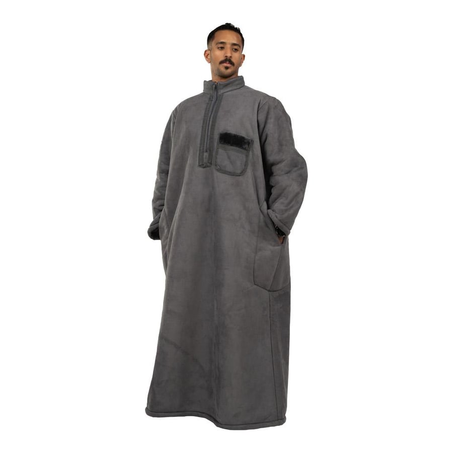 ثوب فرو ناعم مبطن باللون الرصاصي واسع المقاس XXL بجيوب وتفاصيل