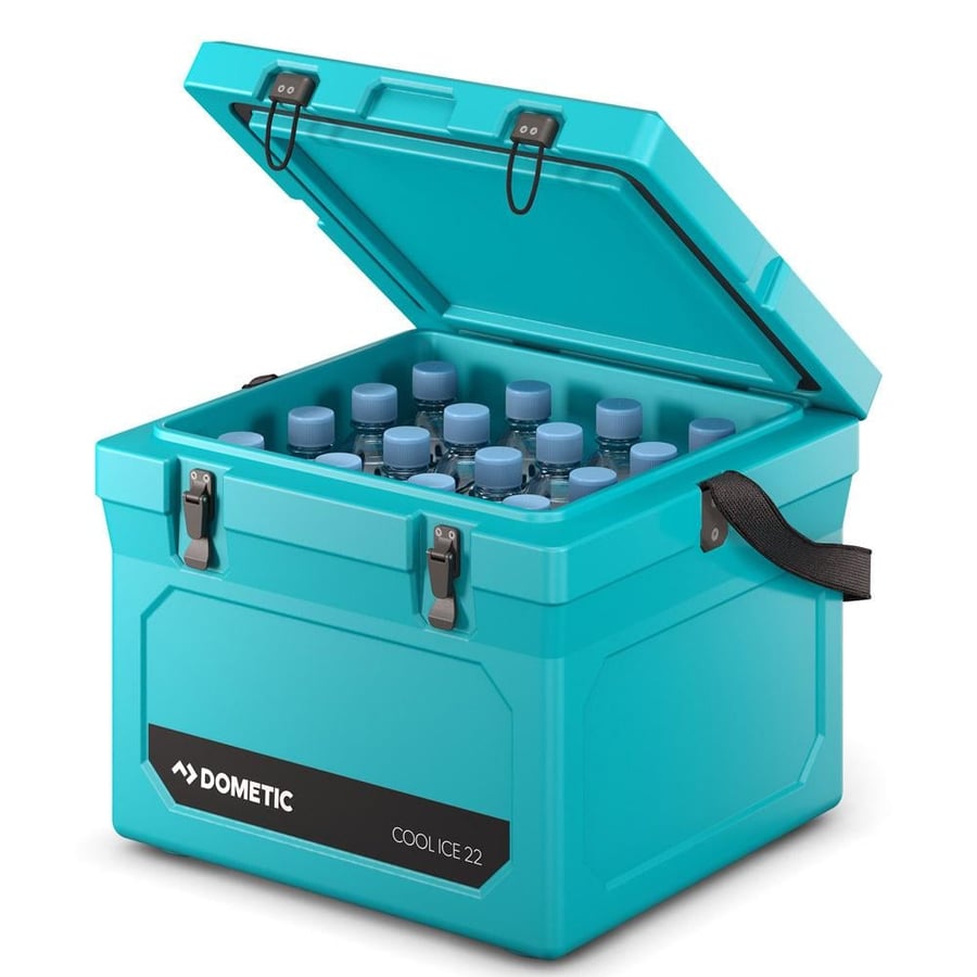بوكس ثلج رمادي 22 لتر من DOMETIC مفتوح ويظهر داخله قوارير ماء لون