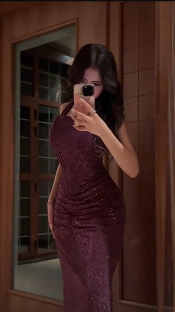Elegant shiny dress