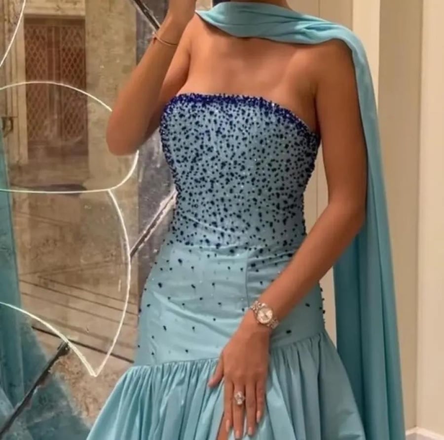 فستان ازرق فاتح بتطريز