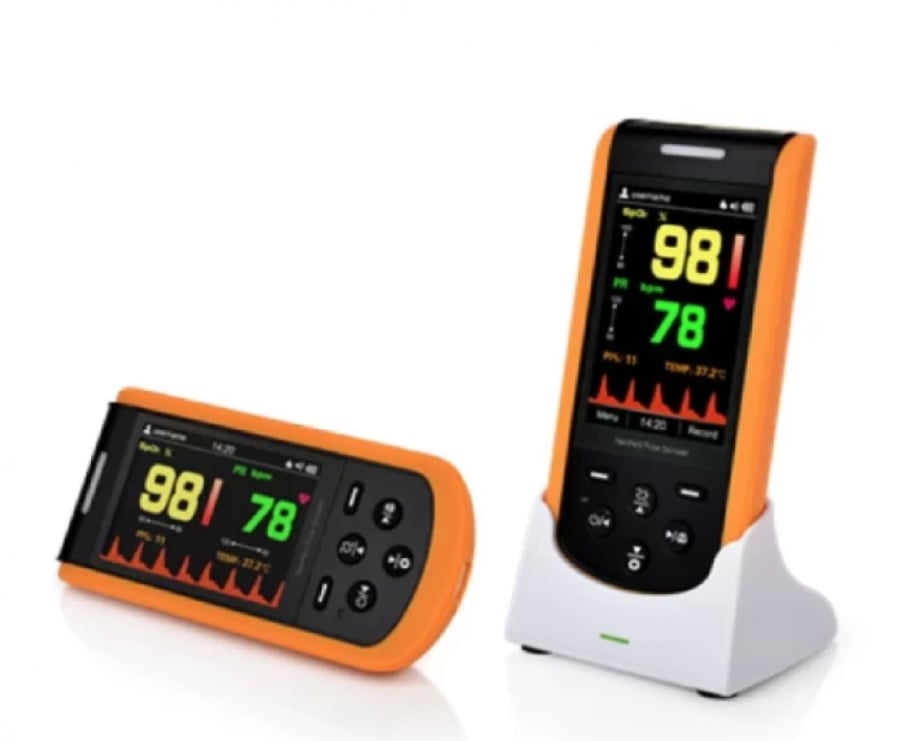 Portable hand-held oxygen level measuring device with charger SP-20