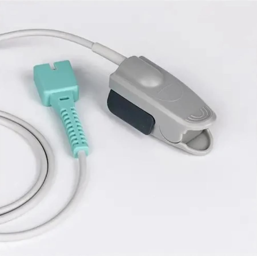 Portable hand-held oxygen level measuring device with charger SP-20