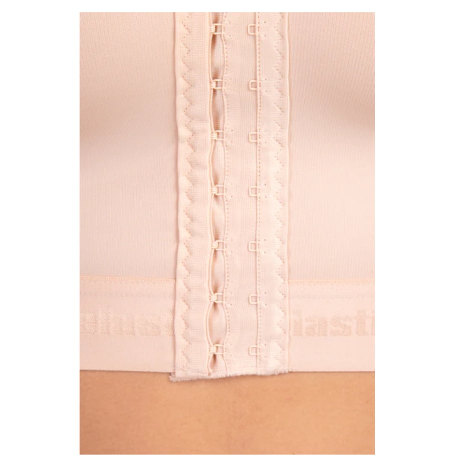 Lipoelastic European model Lipoelastic MT smooth variant after chest liposuction with arm