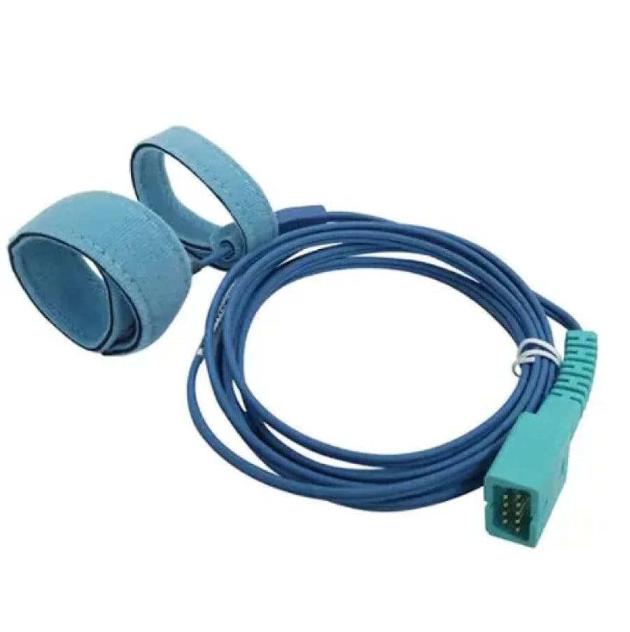 Portable hand-held oxygen level measuring device with charger SP-20