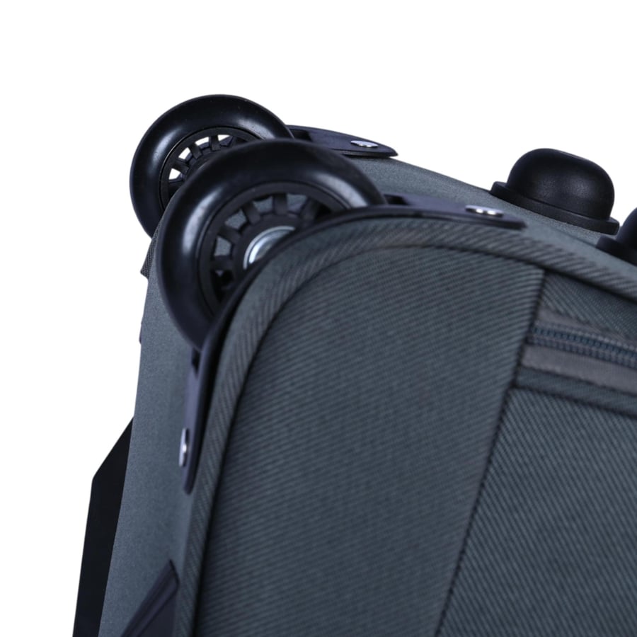 طقم حقائب سفر قماشية بالوان متنوعه وانيقه، يجمع بين حقيبة بعجلات وحقائب هاند باق عملية