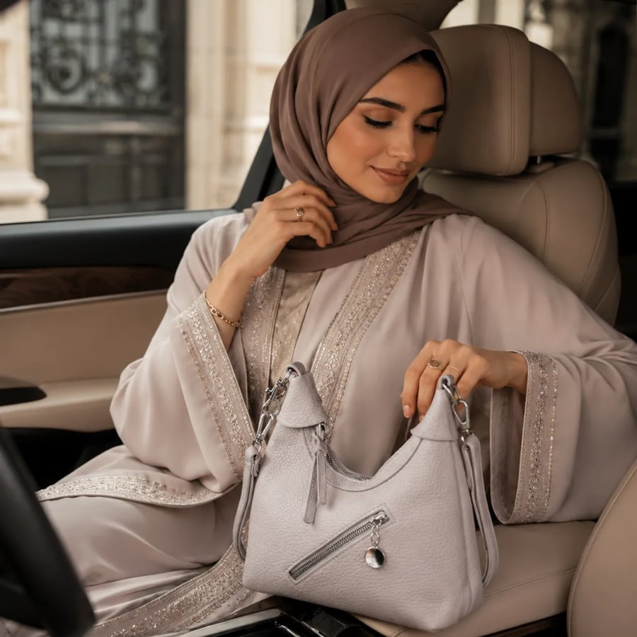 حقيبة نسائية كاجوال شيك بتقسيمات داخلية مريحة ولمسة عصرية راقية - سكري