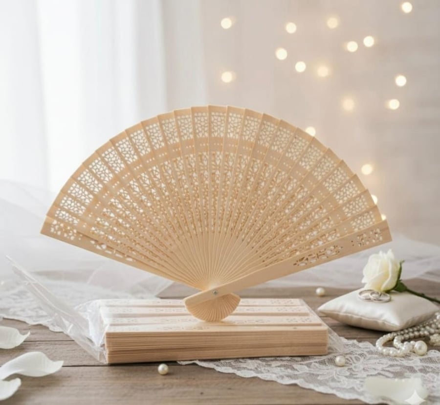 Wooden gift distributions