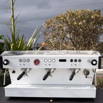 ماكينة إسبريسو لامارزوكو لينيا بي بي بمجموعتين Espresso station