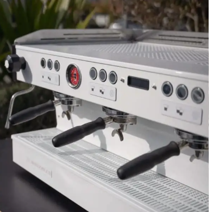 ماكينة إسبريسو لامارزوكو لينيا بي بي بمجموعتين Espresso station