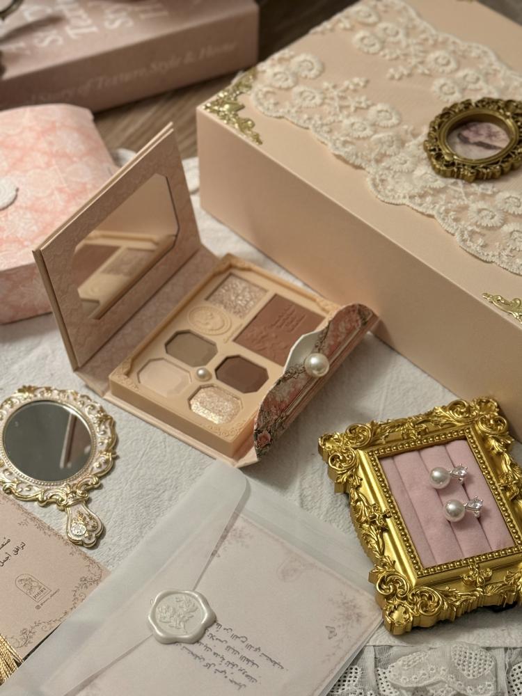 Victoria Box