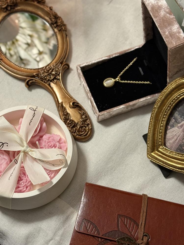 The Victorian Memories Box
