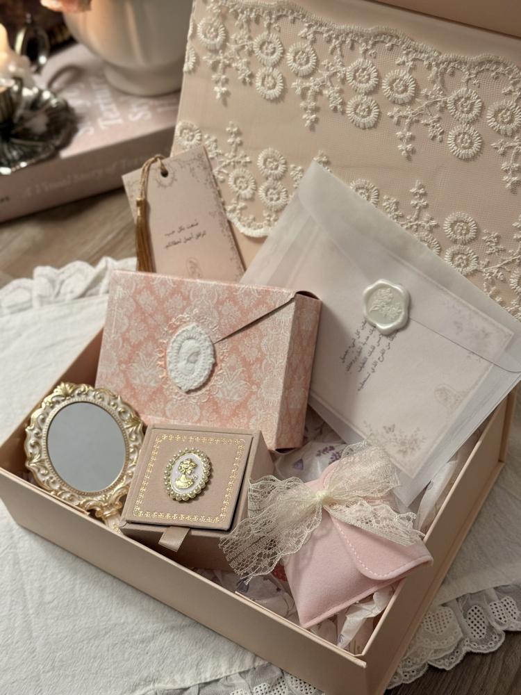 Lady Victoria Box