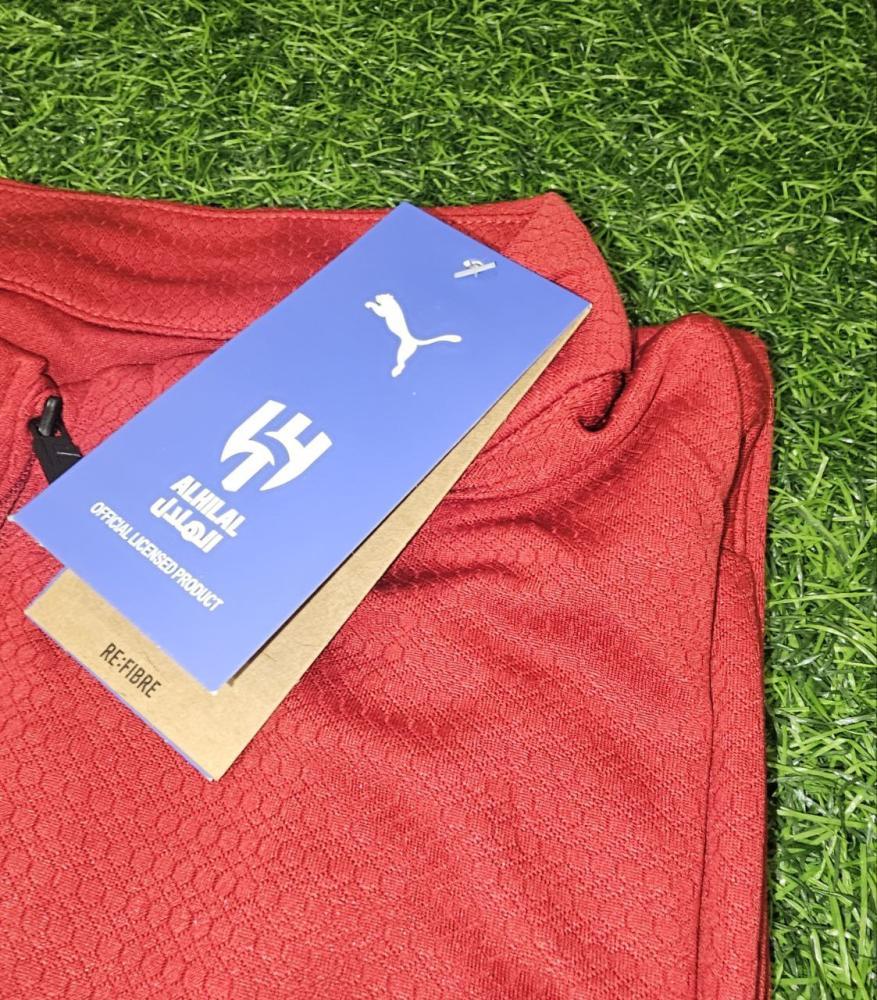 سويتر الهلال الأحمر 26
