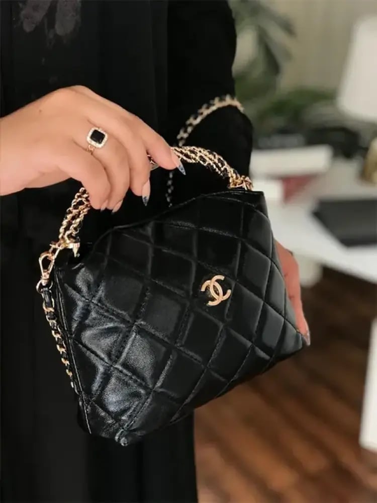 شنطة شانيل وسط الماستر