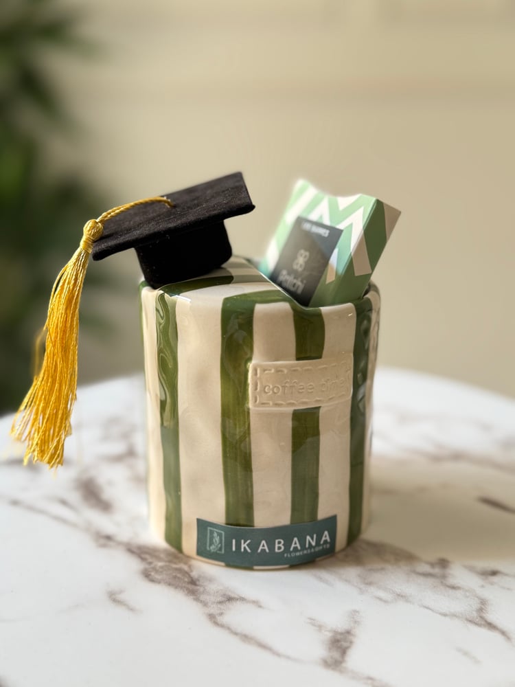كوب التخرج “خطوة فخر” مع شوكولاتة باتشي – Ikabana
