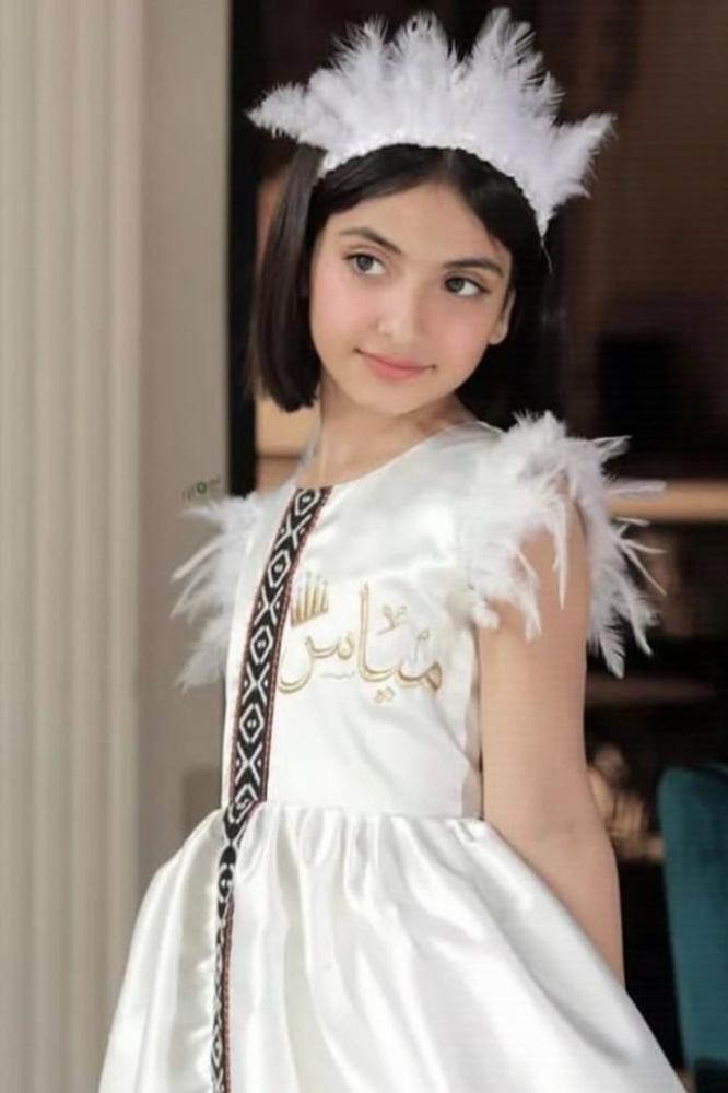 فستان الريش