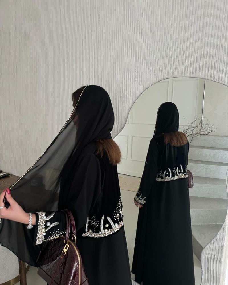 عبايه اثر مخمل شتوي