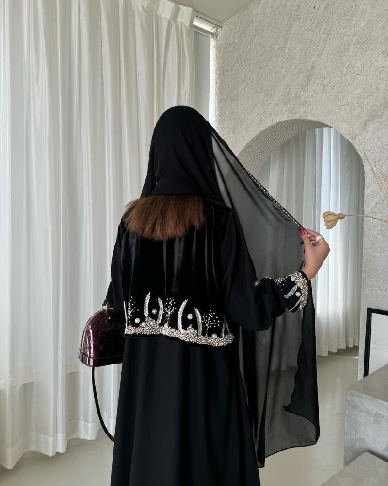 عبايه اثر مخمل شتوي
