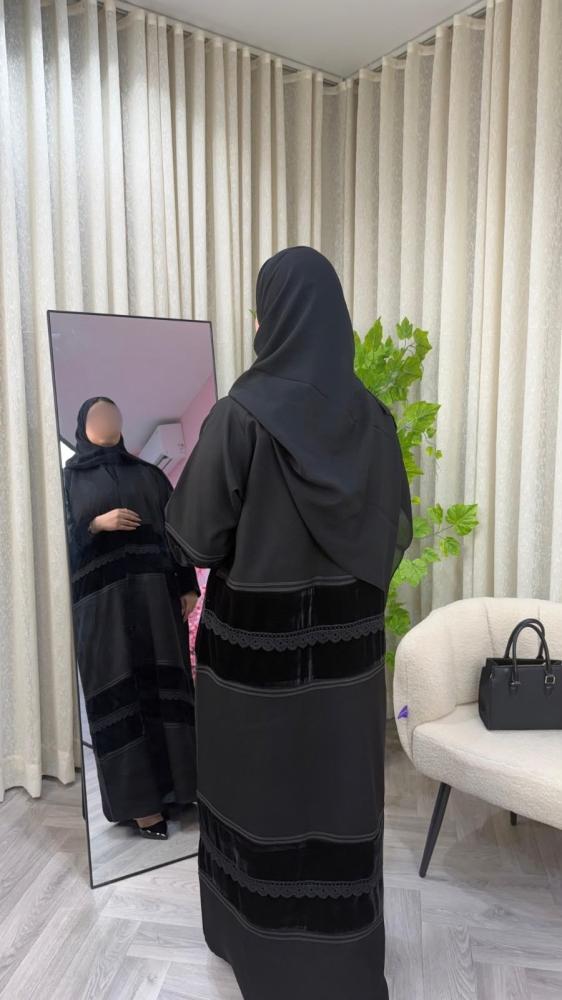 عباية مخمل اسود