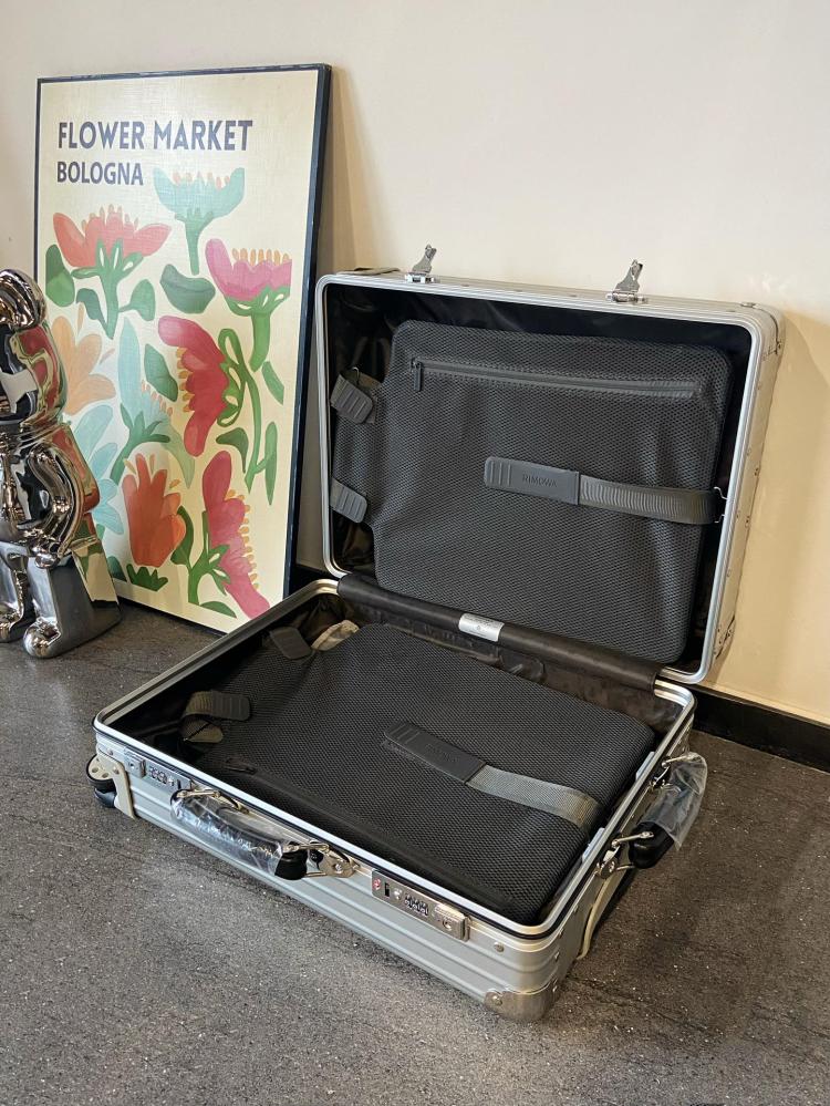 Rimowa Classic Cabin