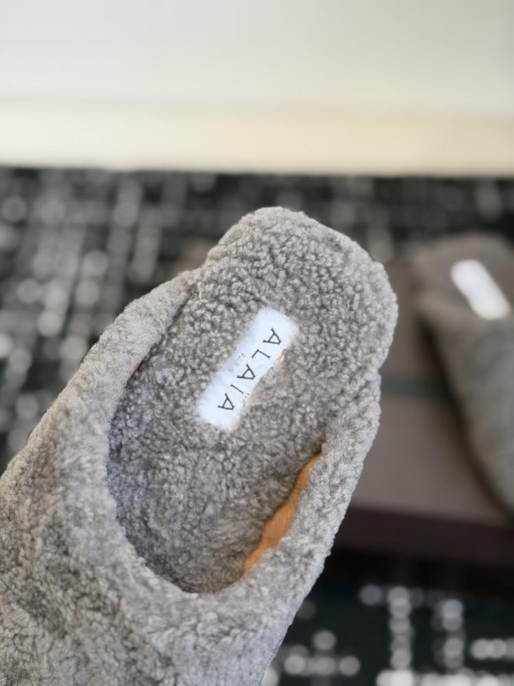 ALAÏA slippers