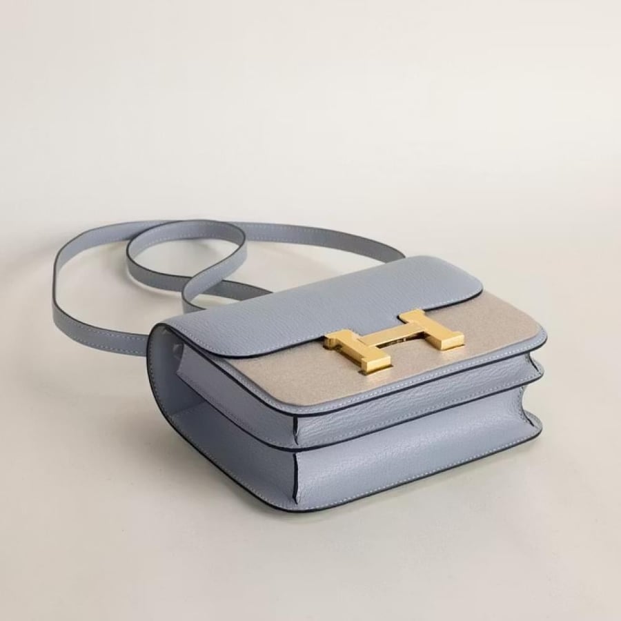 Constance 18CM Chevre 08 Bleu pale GHW