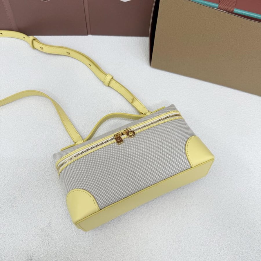 Extra Pocket L19 clutch bag