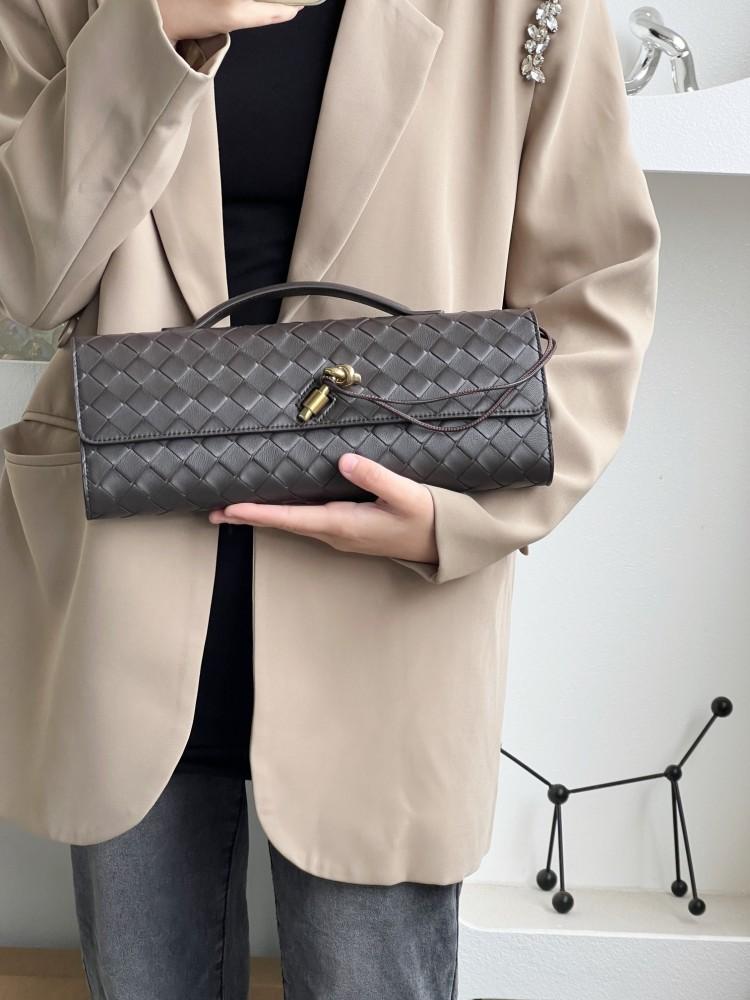 Bottega Clutch Andiamo
