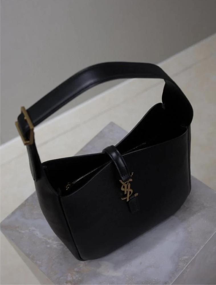 LE 5 À 7 SUPPLE SMALL IN GRAINED LEATHER