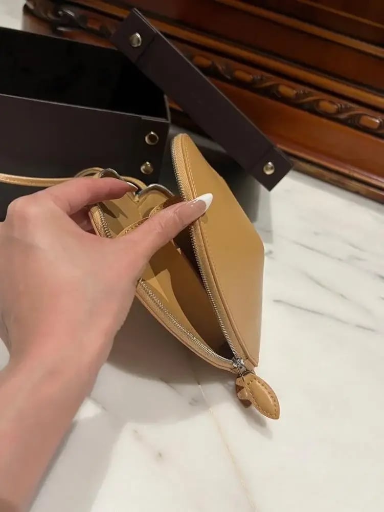LE CŒUR SMALL BAG IN PATENT CALFSKIN