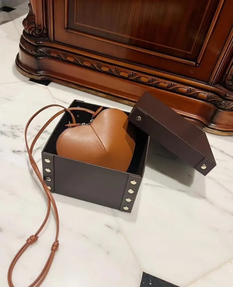 LE CŒUR SMALL BAG IN CALFSKIN