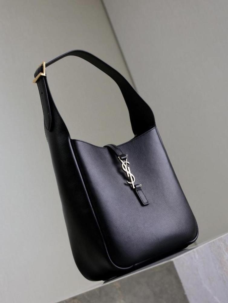 LE 5 À 7 SUPPLE SMALL IN GRAINED LEATHER