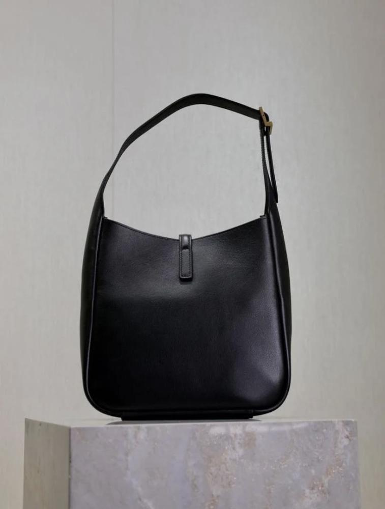LE 5 À 7 SUPPLE SMALL IN GRAINED LEATHER