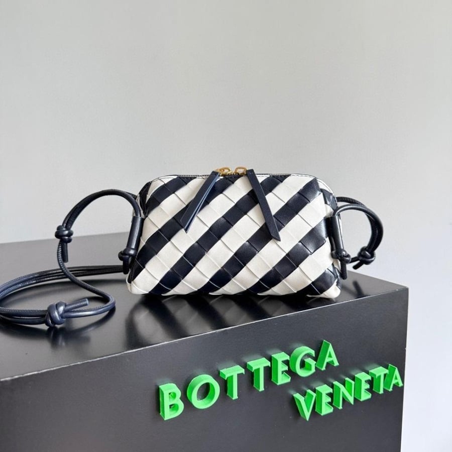Intrecciato Concert Pouch