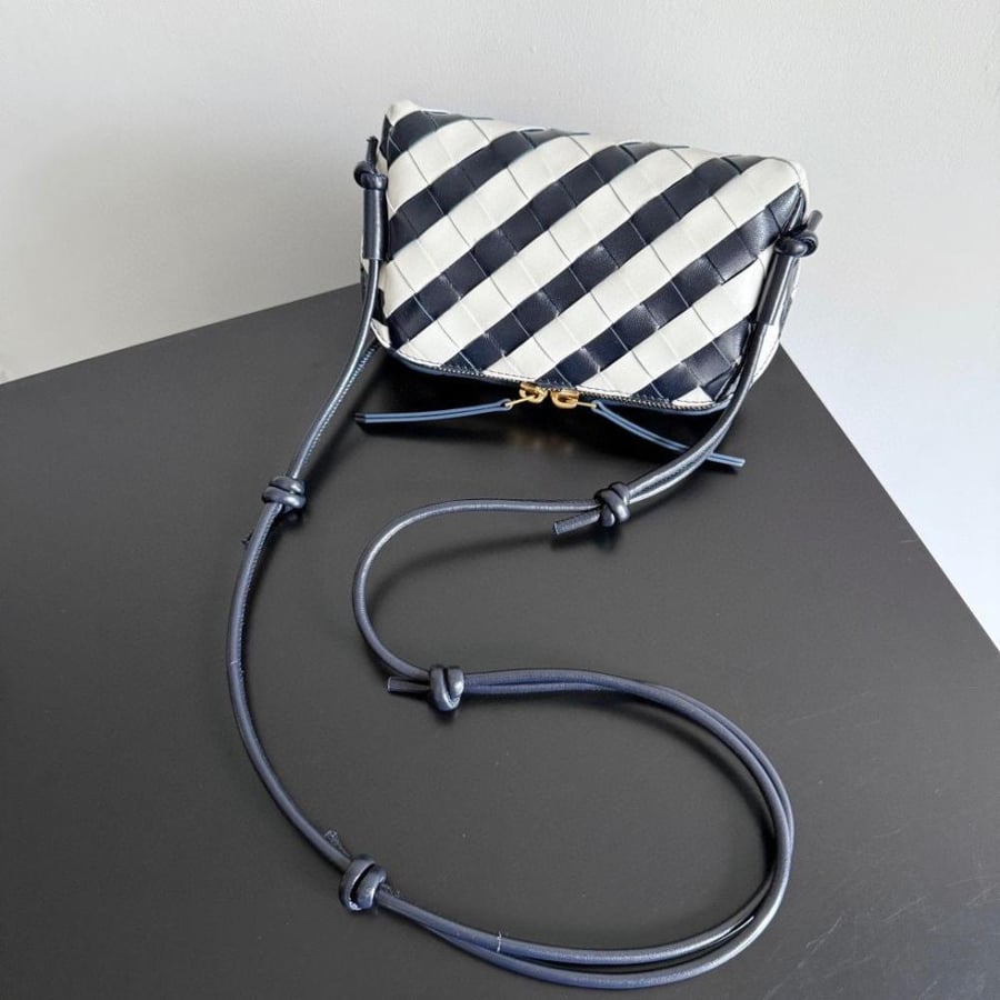 Intrecciato Concert Pouch